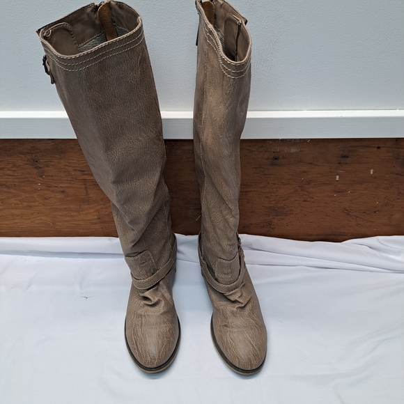 Knee-High BRECKELLES Women's Tan Boots Size 7.5 - Picture 3 of 12